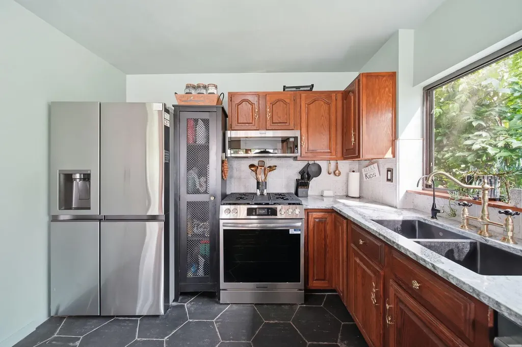 192 Eastshore Drive Unknown City MI 49249