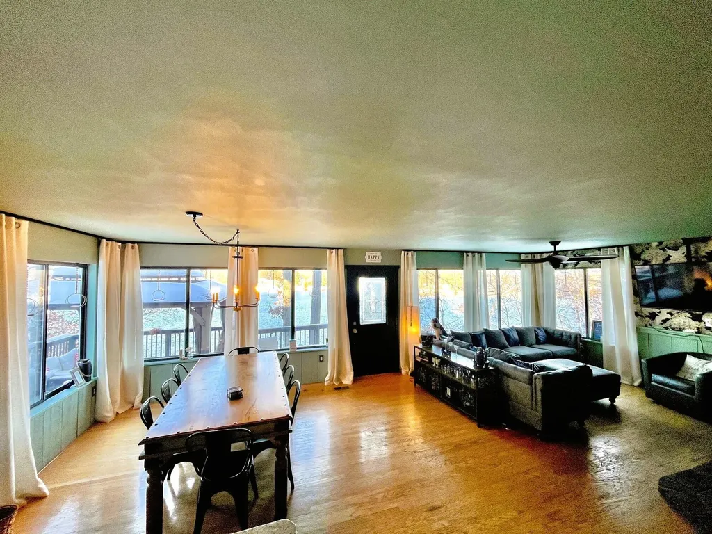192 Eastshore Drive Unknown City MI 49249