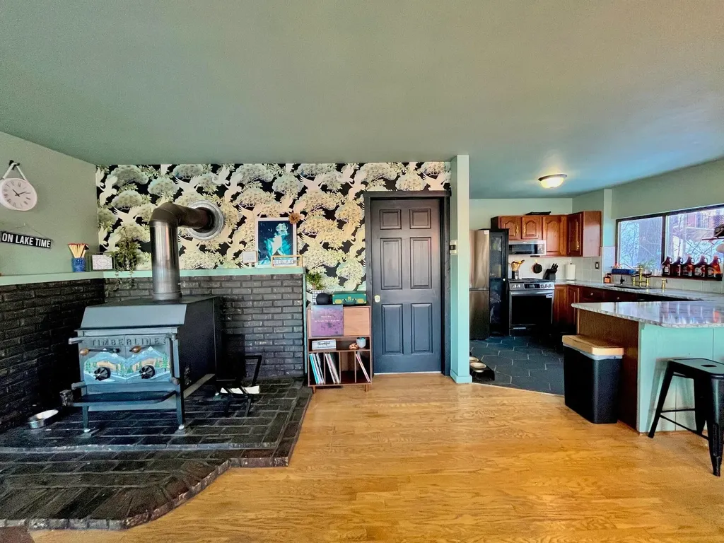 192 Eastshore Drive Unknown City MI 49249