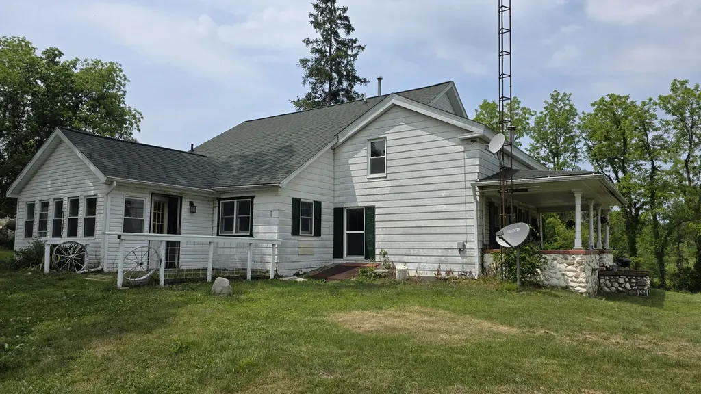 17281 Ely Road Manchester Township MI 48158