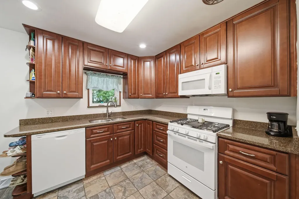 228 Mcconnell Drive Blackman Charter Township MI 49201
