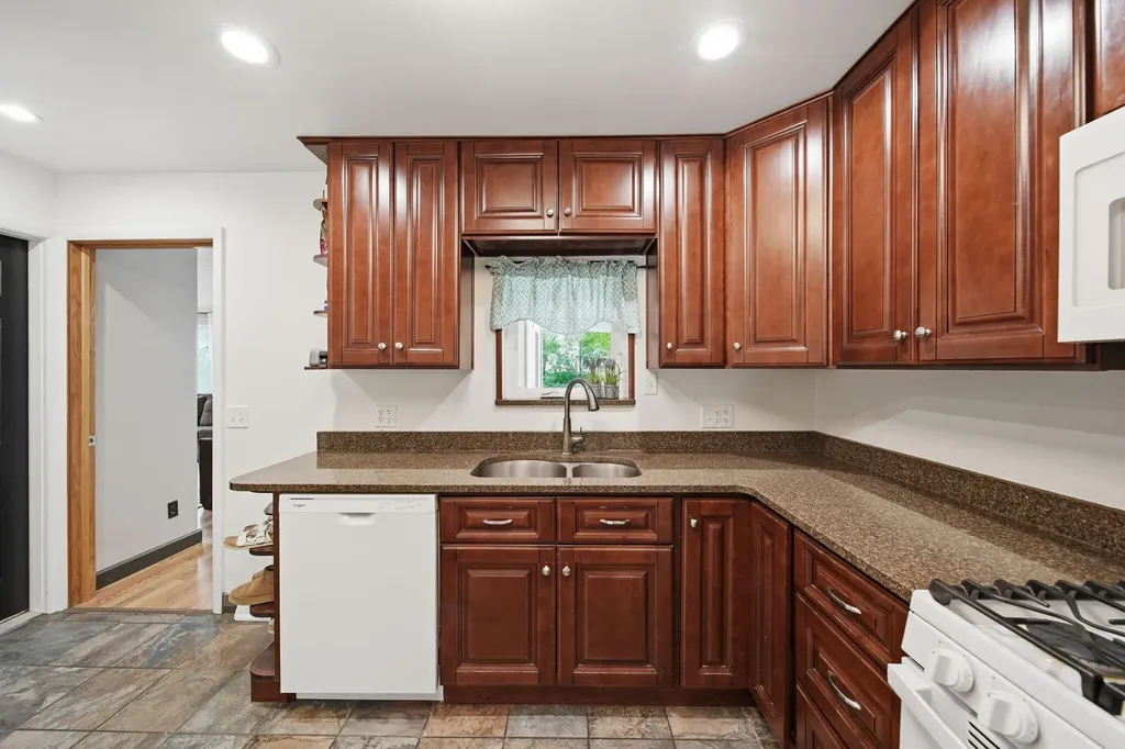228 Mcconnell Drive Blackman Charter Township MI 49201