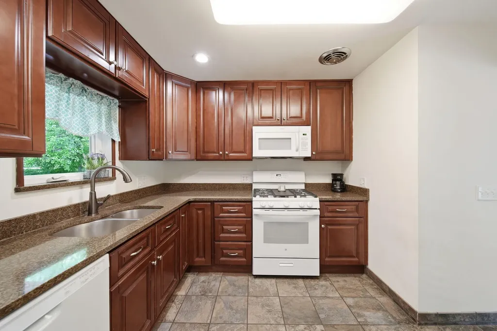 228 Mcconnell Drive Blackman Charter Township MI 49201