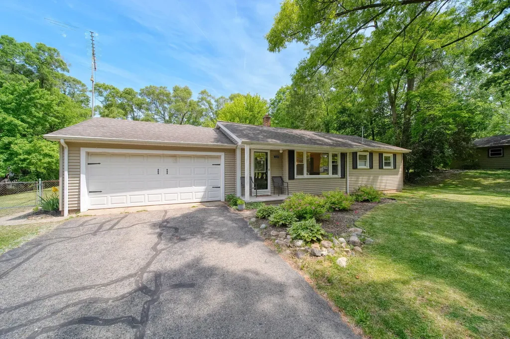 228 Mcconnell Drive Blackman Charter Township MI 49201