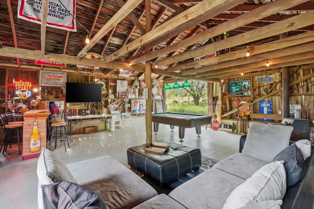 11242 Devereaux Road Parma Township MI 49269