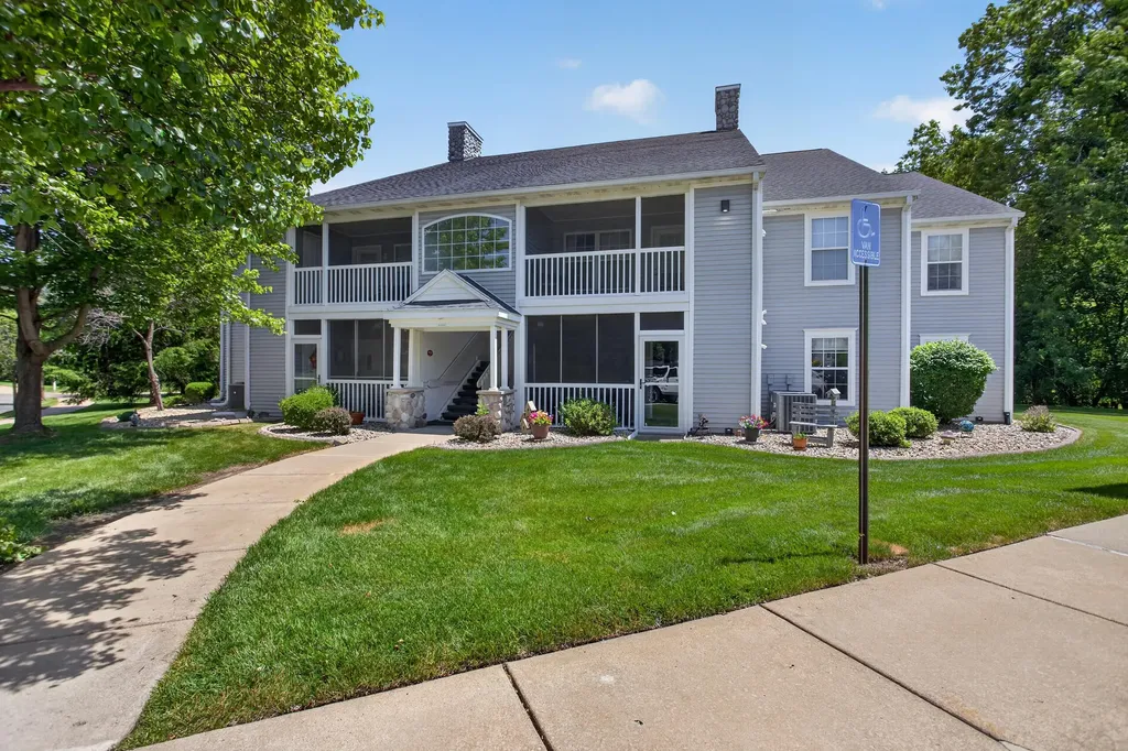 864 W Barrington Circle Summit Township MI 49203