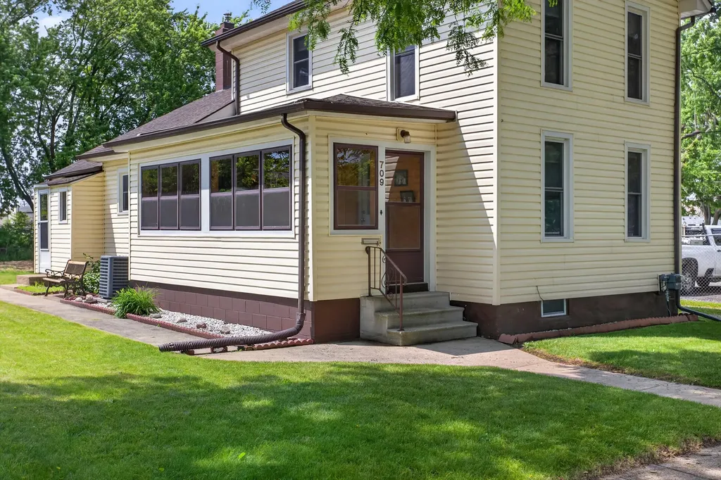 709 Detroit Street Jackson City MI 49201