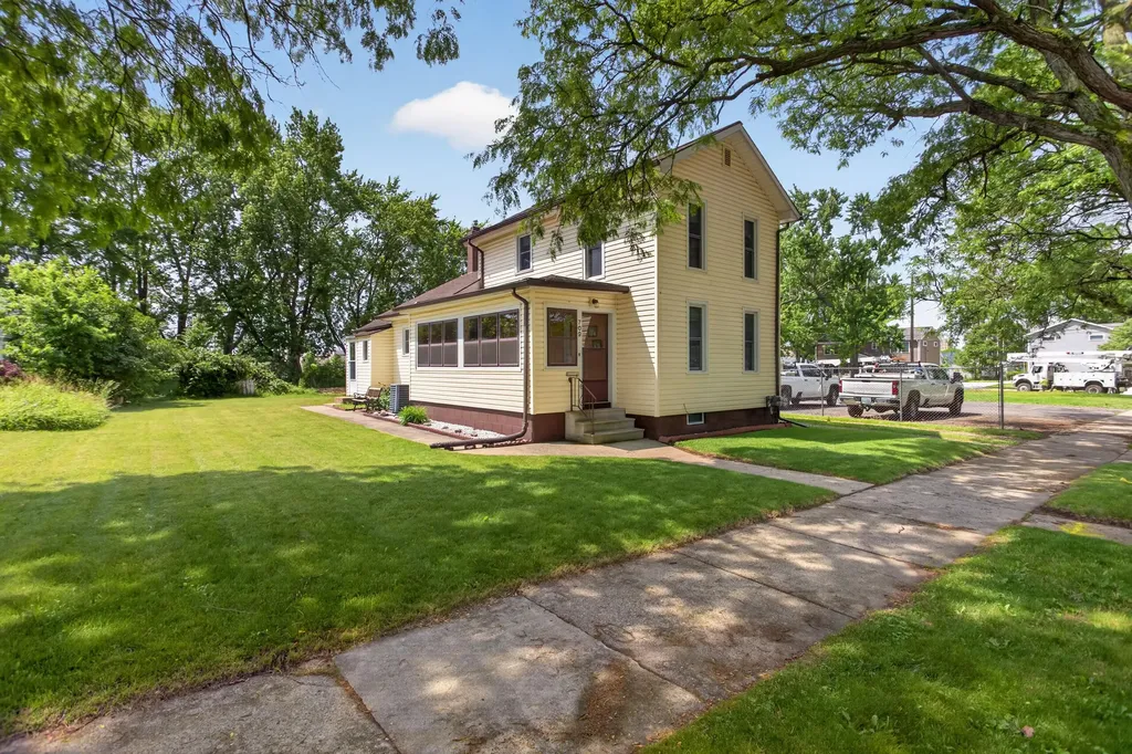 709 Detroit Street Jackson City MI 49201