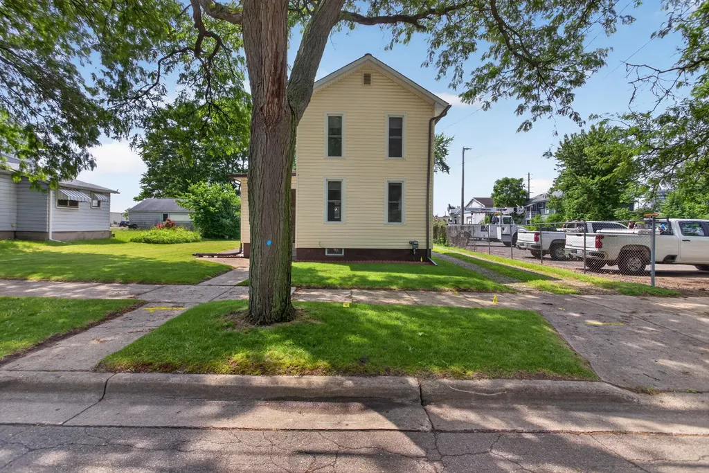 709 Detroit Street Jackson City MI 49201