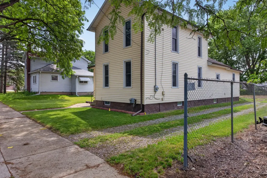709 Detroit Street Jackson City MI 49201