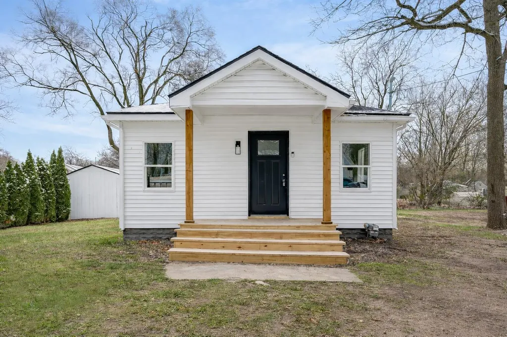 2228 Regent Street Kalamazoo City MI 49004