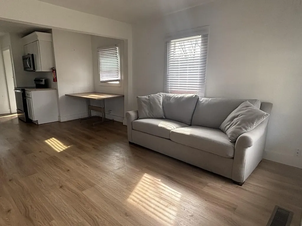 2228 Regent Street Kalamazoo City MI 49004