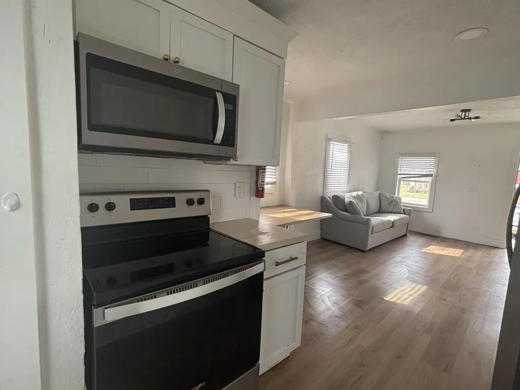 2228 Regent Street Kalamazoo City MI 49004