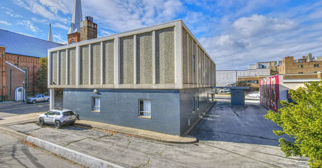 145 S Jackson Street Jackson City MI 49201