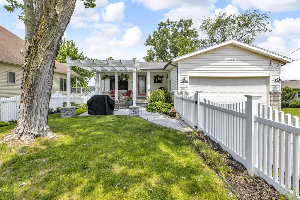 11786 E Sauk Trail Somerset Township MI 49249