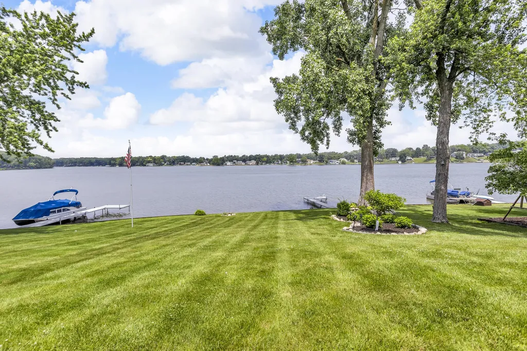 11786 E Sauk Trail Somerset Township MI 49249