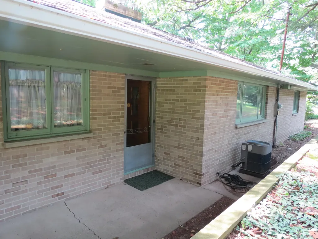 890 White Lake Road Henrietta Township MI 49272