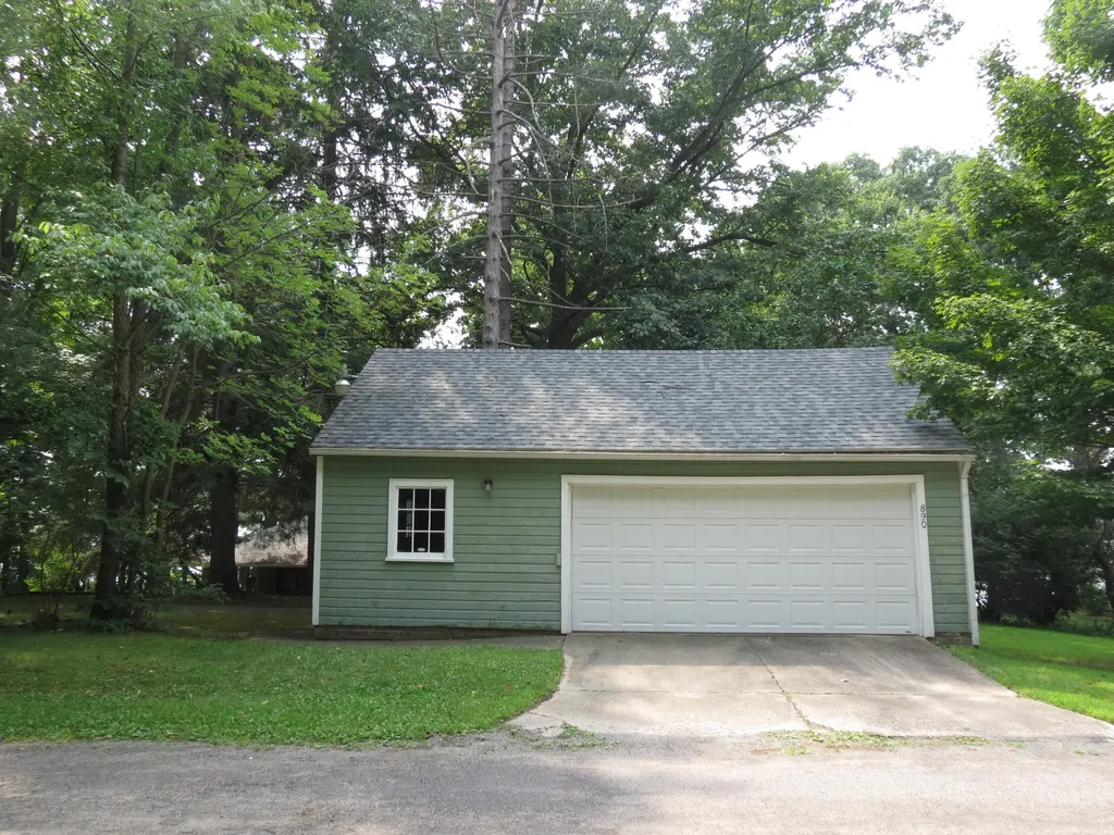 890 White Lake Road Henrietta Township MI 49272