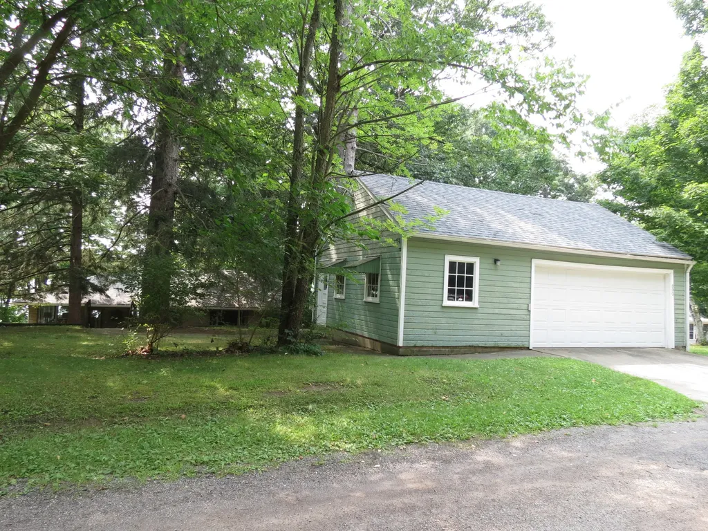 890 White Lake Road Henrietta Township MI 49272
