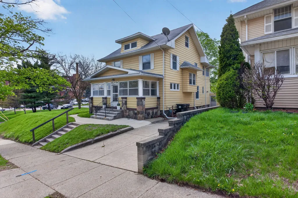 302 Ellery Avenue Jackson City MI 49201