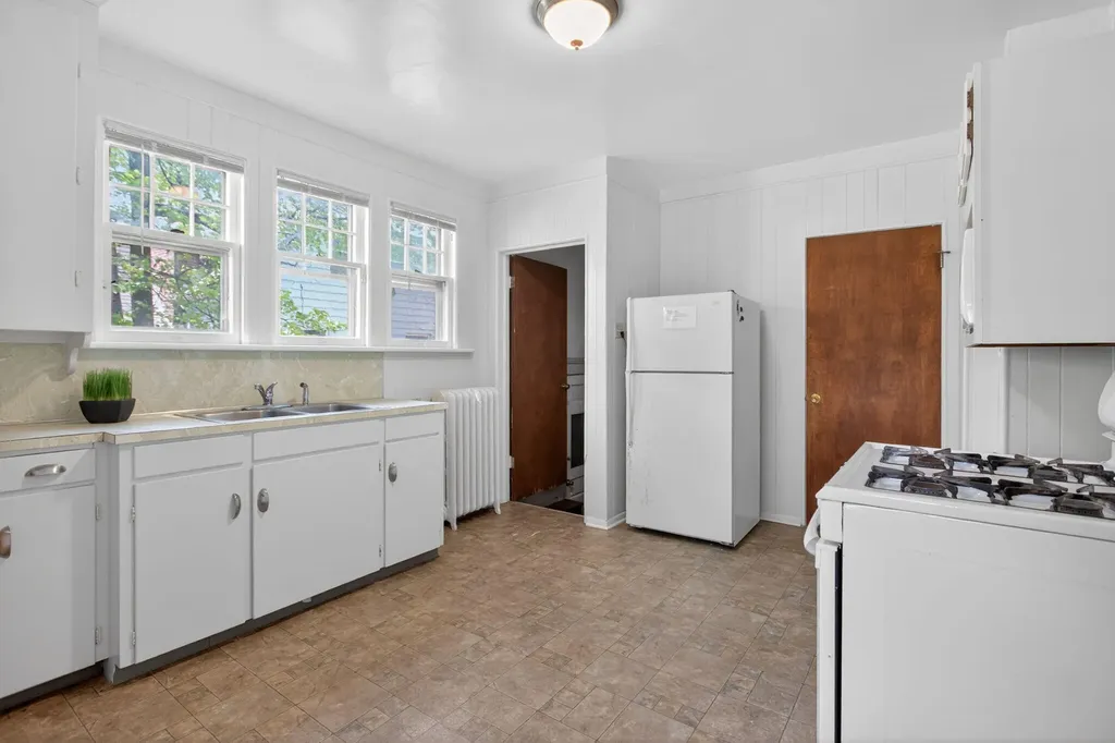302 Ellery Avenue Jackson City MI 49201