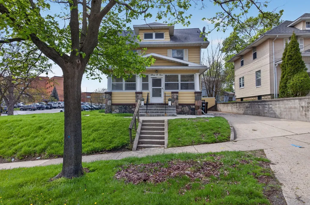 302 Ellery Avenue Jackson City MI 49201