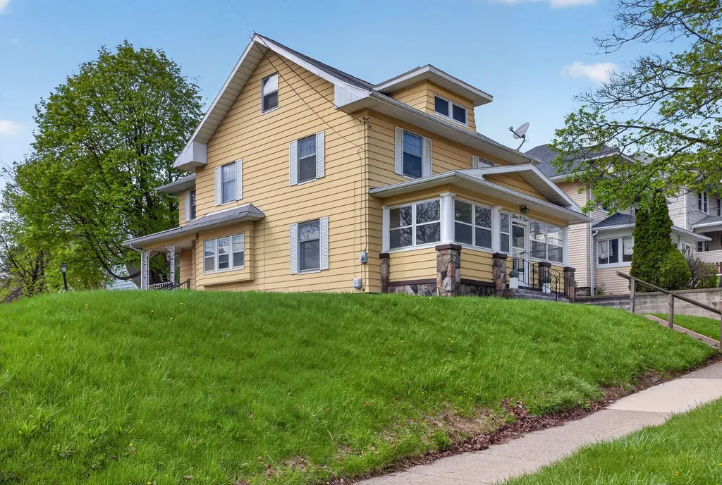 302 Ellery Avenue Jackson City MI 49201