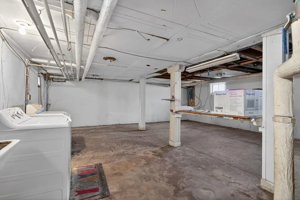 302 Ellery Avenue Jackson City MI 49201
