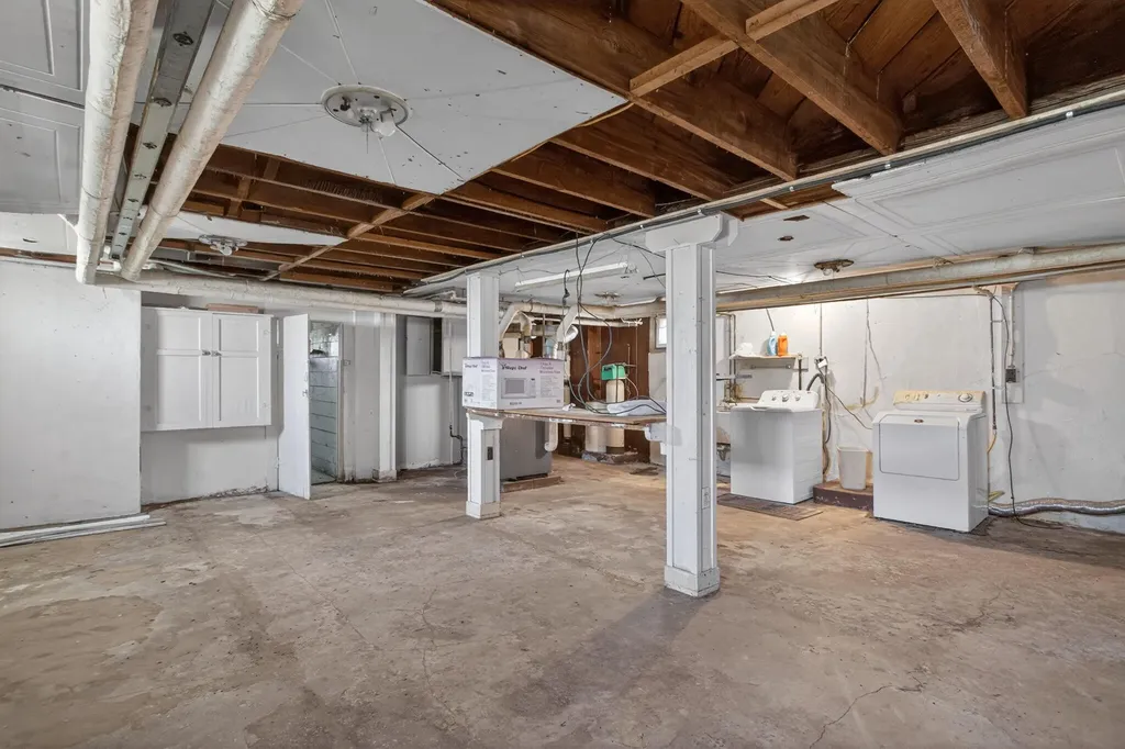 302 Ellery Avenue Jackson City MI 49201