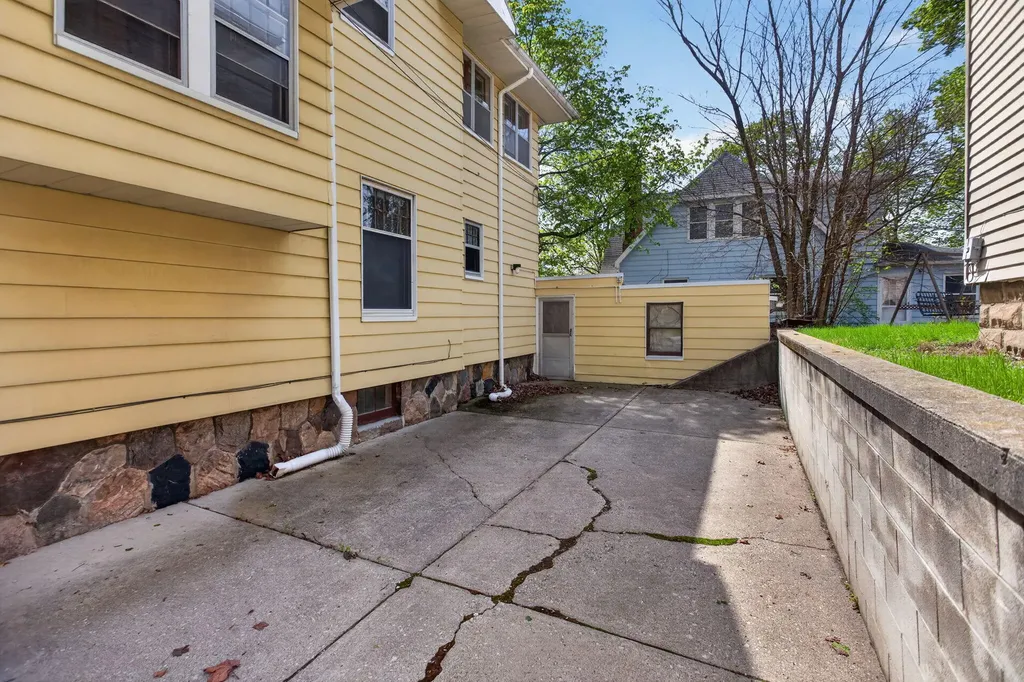 302 Ellery Avenue Jackson City MI 49201