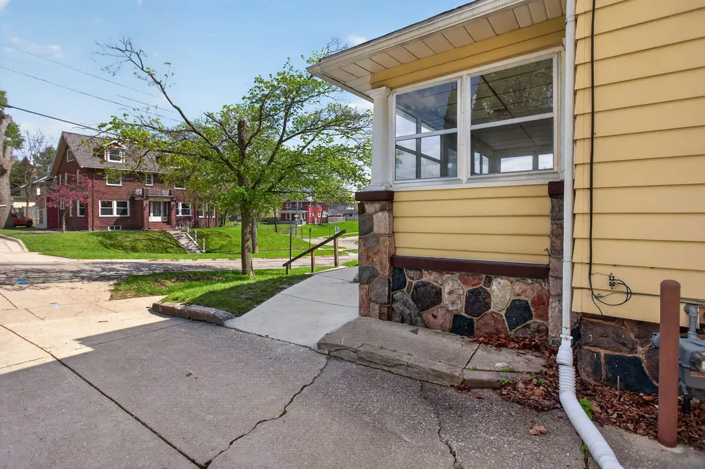 302 Ellery Avenue Jackson City MI 49201