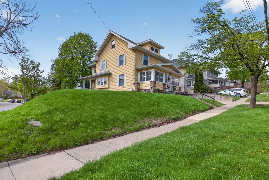 302 Ellery Avenue Jackson City MI 49201