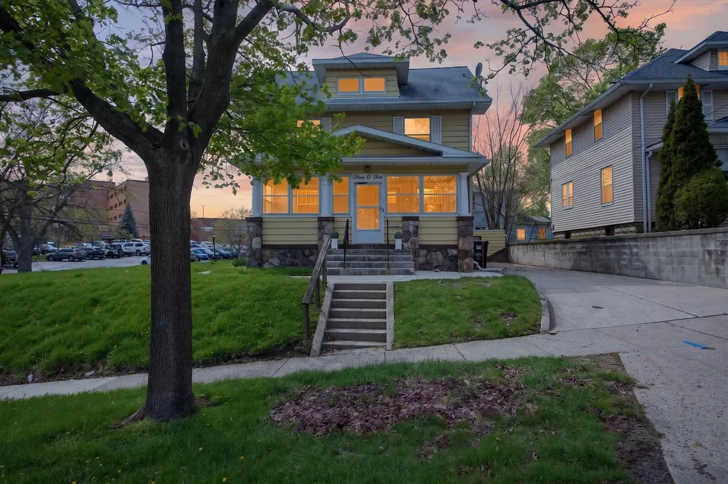 302 Ellery Avenue Jackson City MI 49201