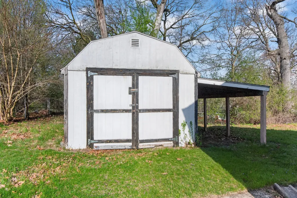 325 Ackerson Lake Drive Napoleon Township MI 49201