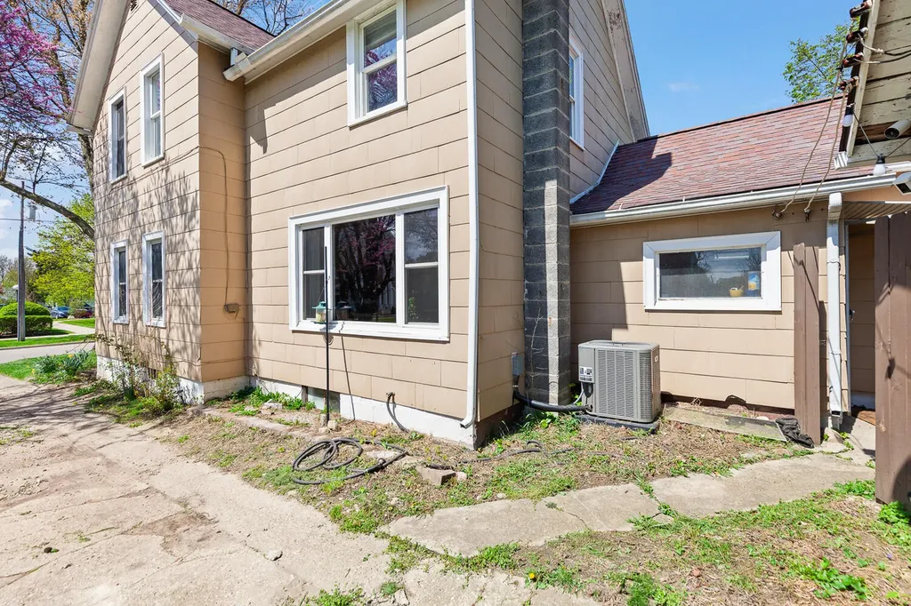 418 Ormsby Street Adrian City MI 49221