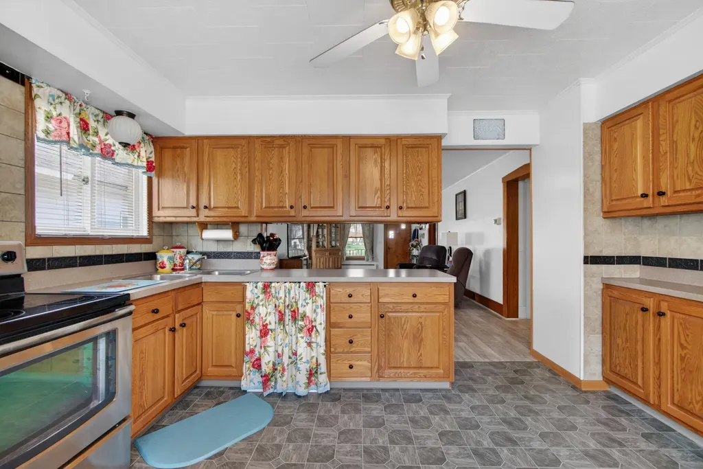 911 E Mcdevitt Avenue Summit Township MI 49203