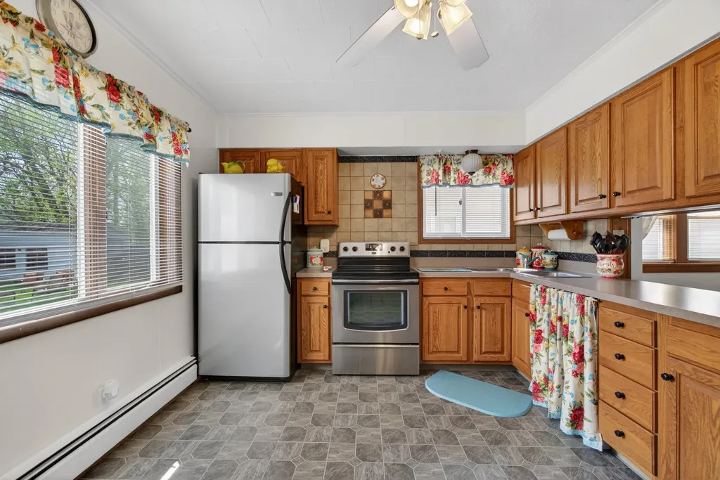 911 E Mcdevitt Avenue Summit Township MI 49203