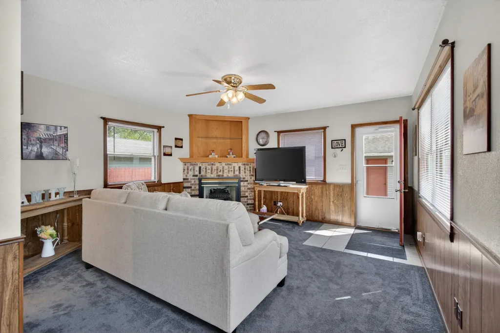 911 E Mcdevitt Avenue Summit Township MI 49203