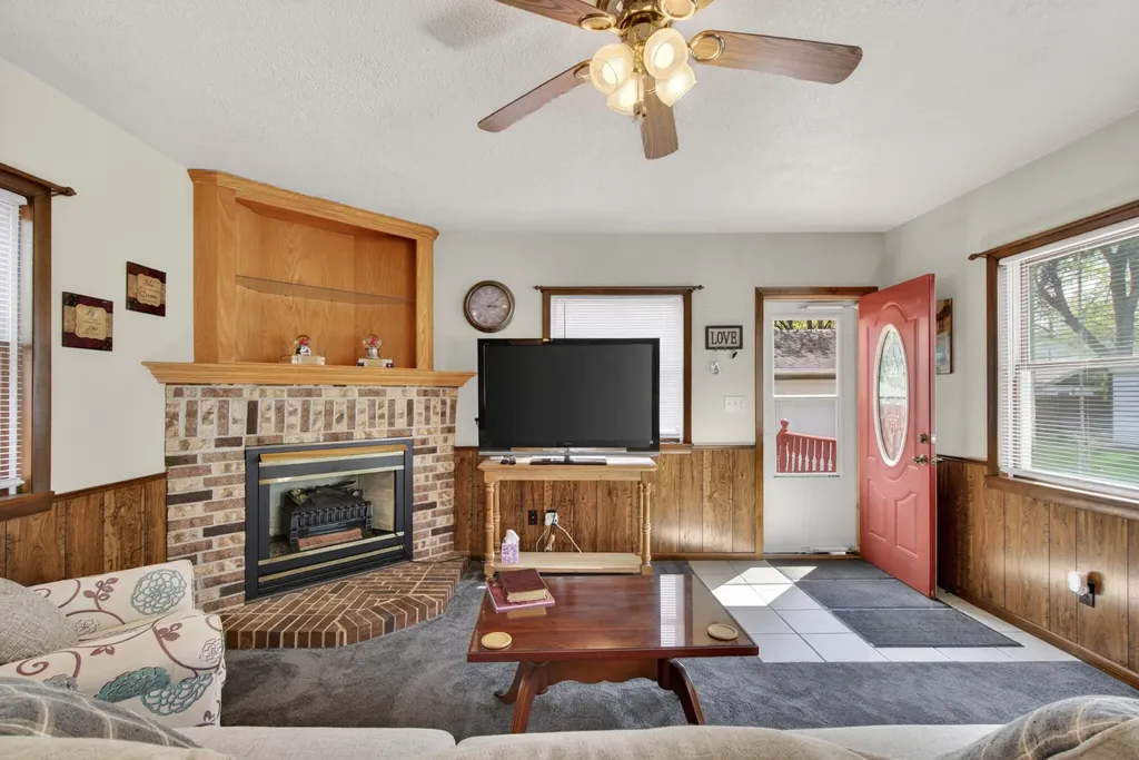 911 E Mcdevitt Avenue Summit Township MI 49203