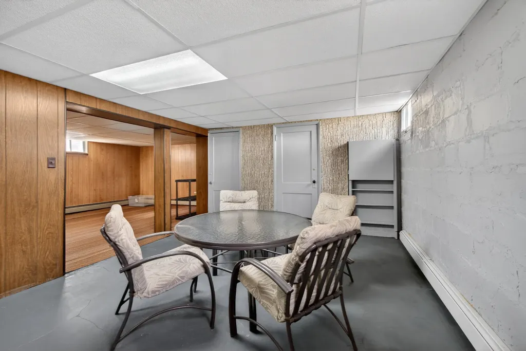 911 E Mcdevitt Avenue Summit Township MI 49203