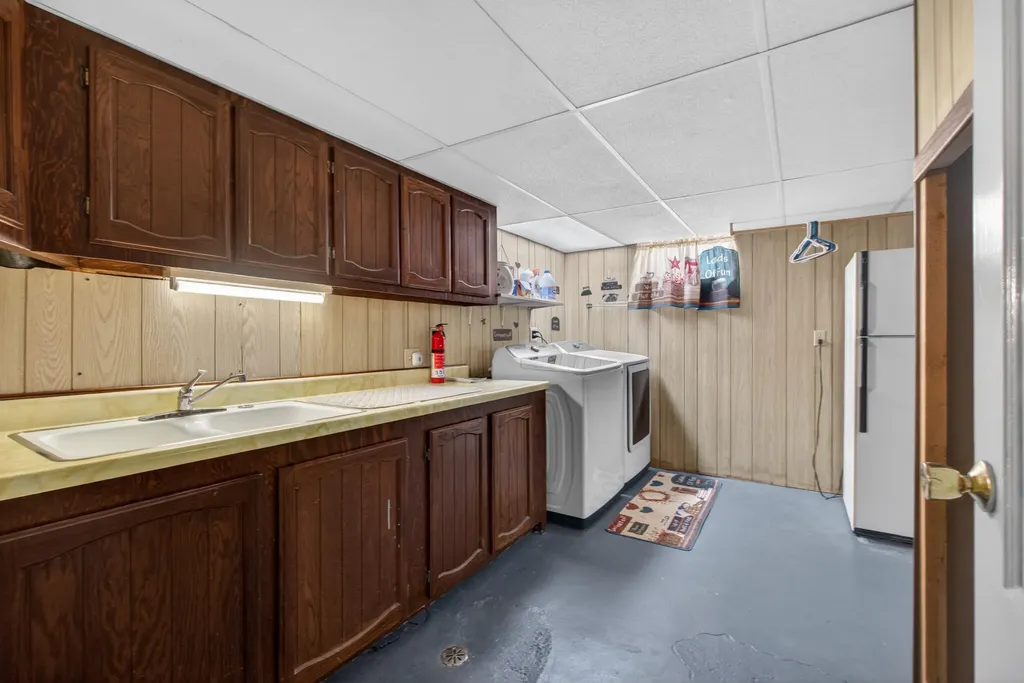 911 E Mcdevitt Avenue Summit Township MI 49203