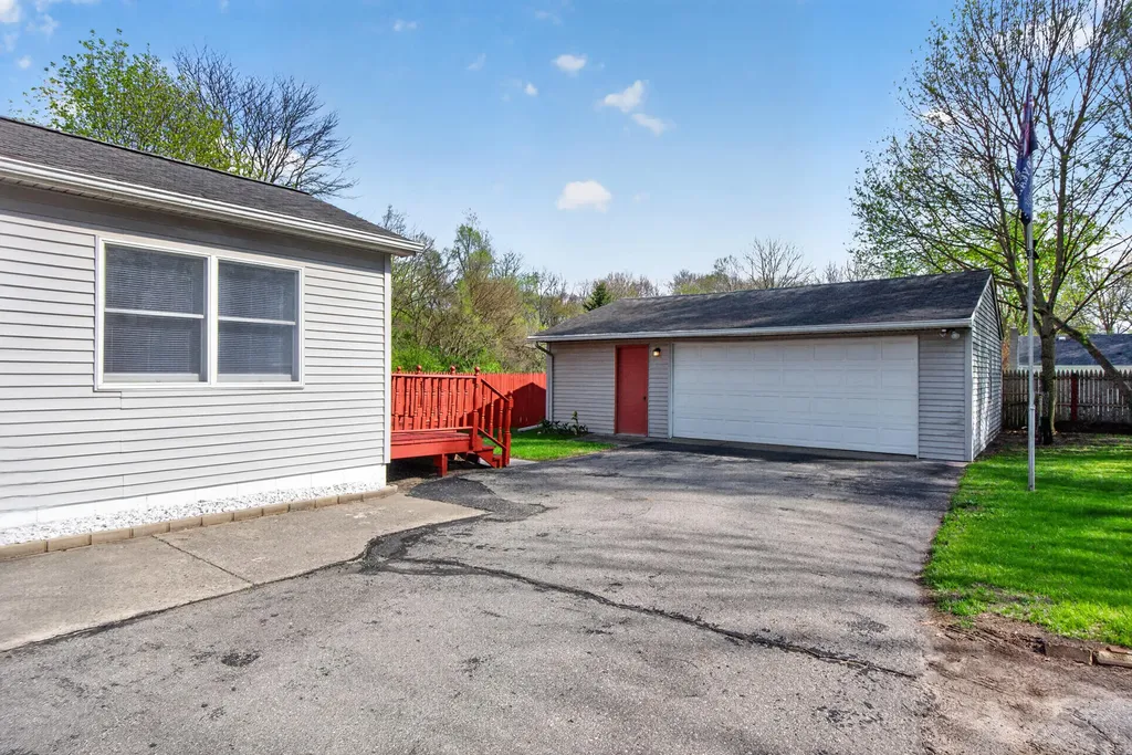 911 E Mcdevitt Avenue Summit Township MI 49203
