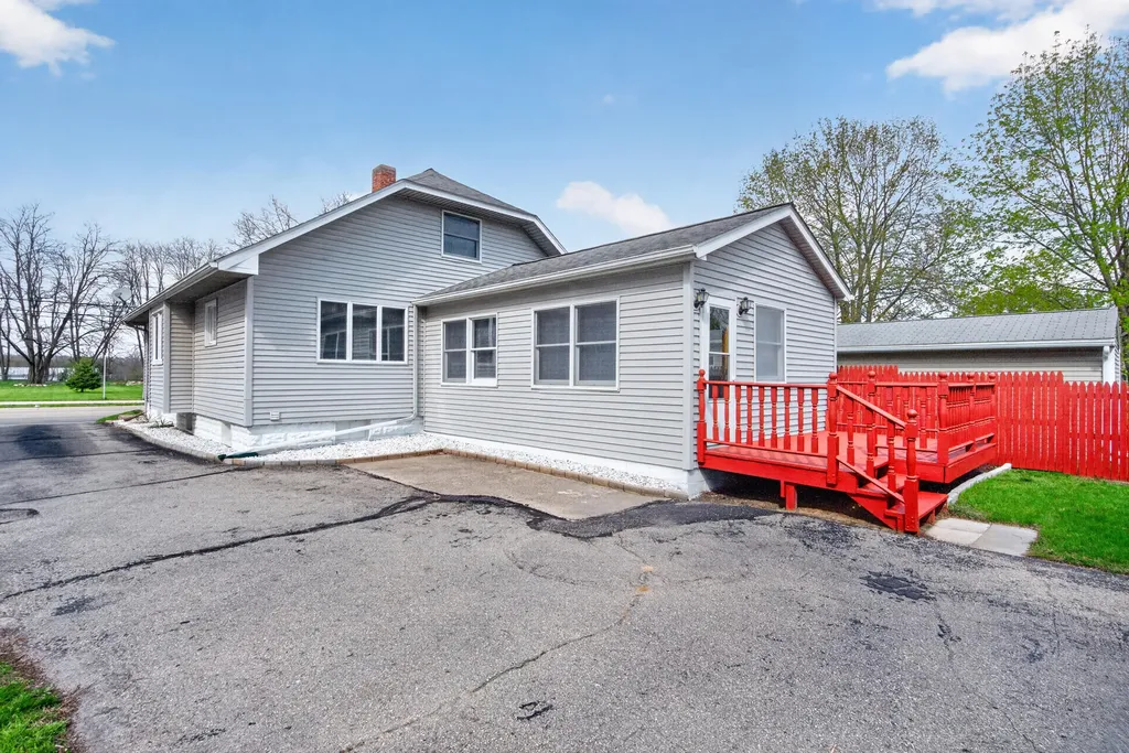 911 E Mcdevitt Avenue Summit Township MI 49203