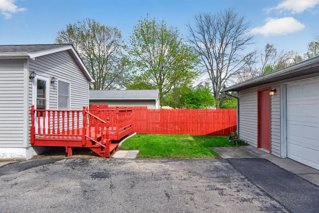 911 E Mcdevitt Avenue Summit Township MI 49203