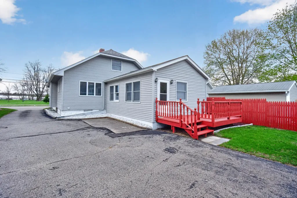 911 E Mcdevitt Avenue Summit Township MI 49203