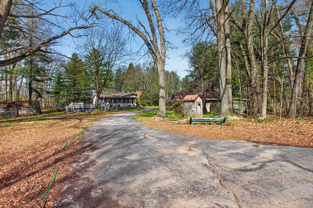 9437 Fisk Road Tompkins Township MI 49269