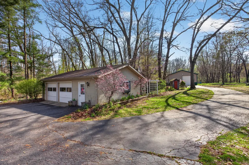 9437 Fisk Road Tompkins Township MI 49269