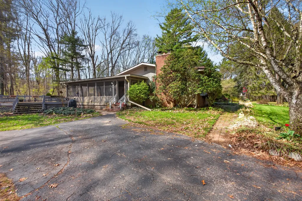 9437 Fisk Road Tompkins Township MI 49269