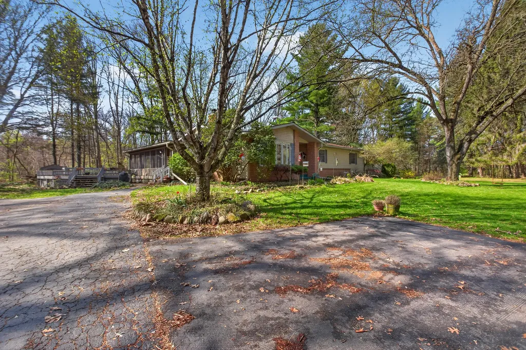 9437 Fisk Road Tompkins Township MI 49269