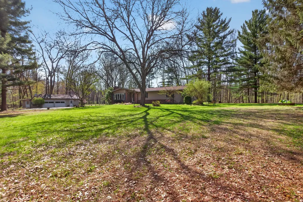 9437 Fisk Road Tompkins Township MI 49269